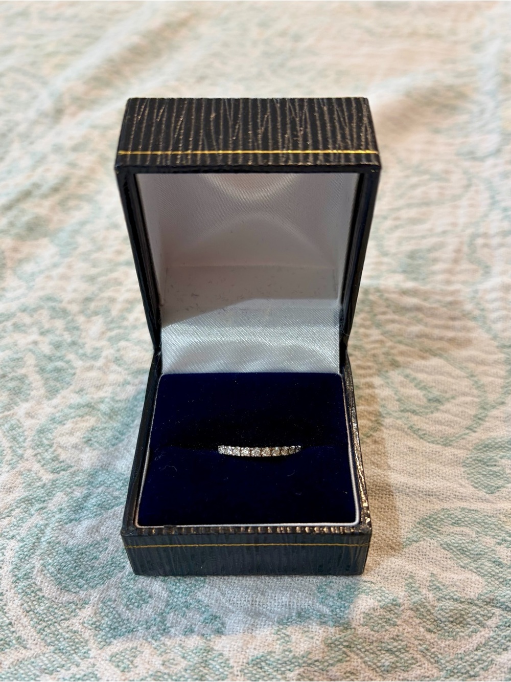14k gold and diamond wedding band - Size 7.5